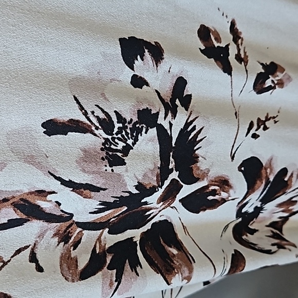 Maurices Off-White Floral Print Short Sleeve Tee NWT - Picture 4 of 11